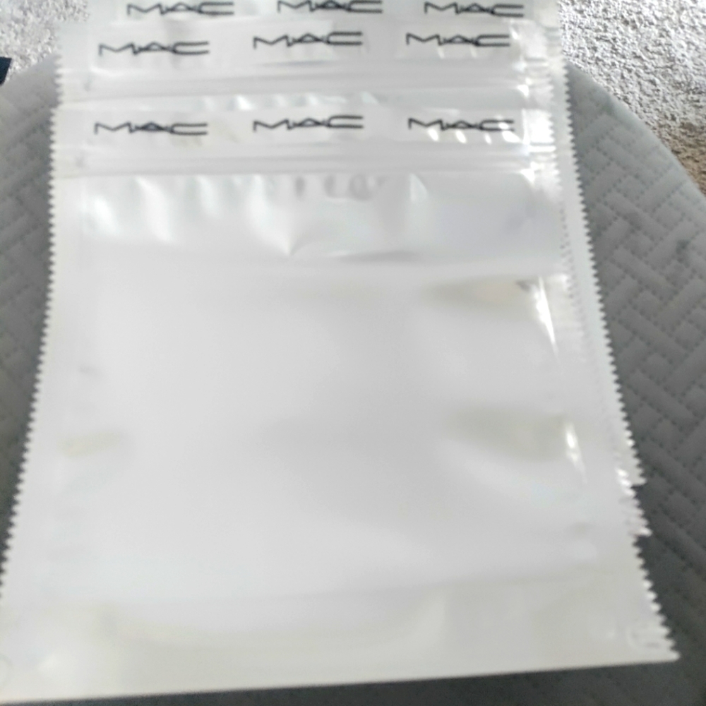 MAC COSMETICS ZIPLOCK HOLIDAY BAGS ( 7) BAGS WITH FUCHSIA BACK